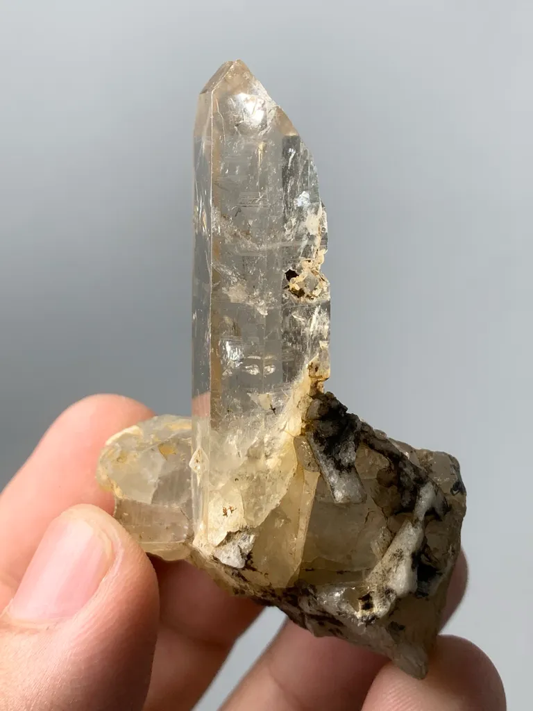 Smoky quartz from Pakistan - image 4