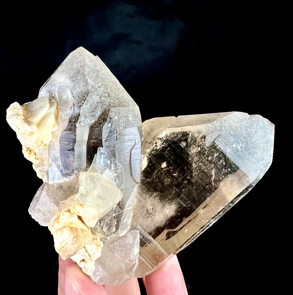 Smoky quartz from Pakistan - image 3