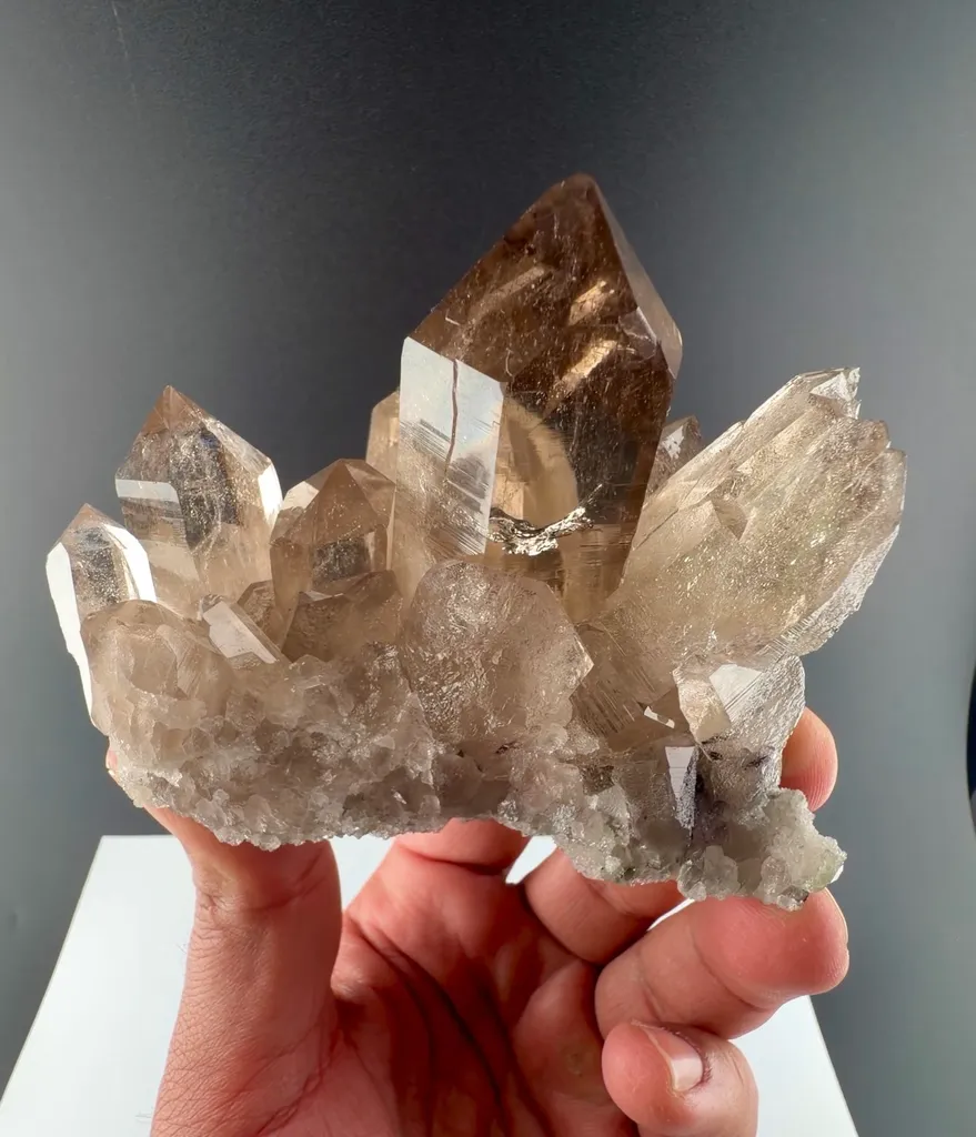 Smoky quartz from Pakistan - image 3