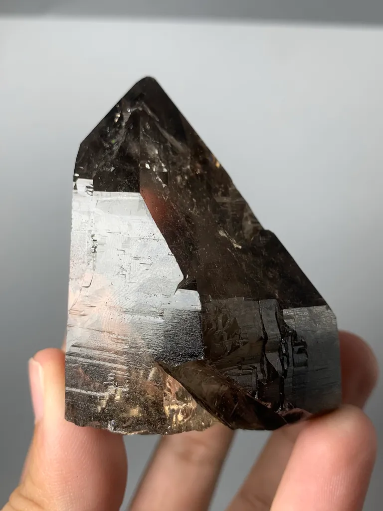 Smoky quartz from Pakistan - image 3