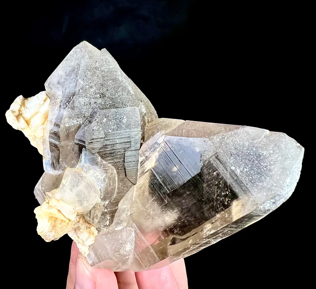 Smoky quartz from Pakistan - image 4