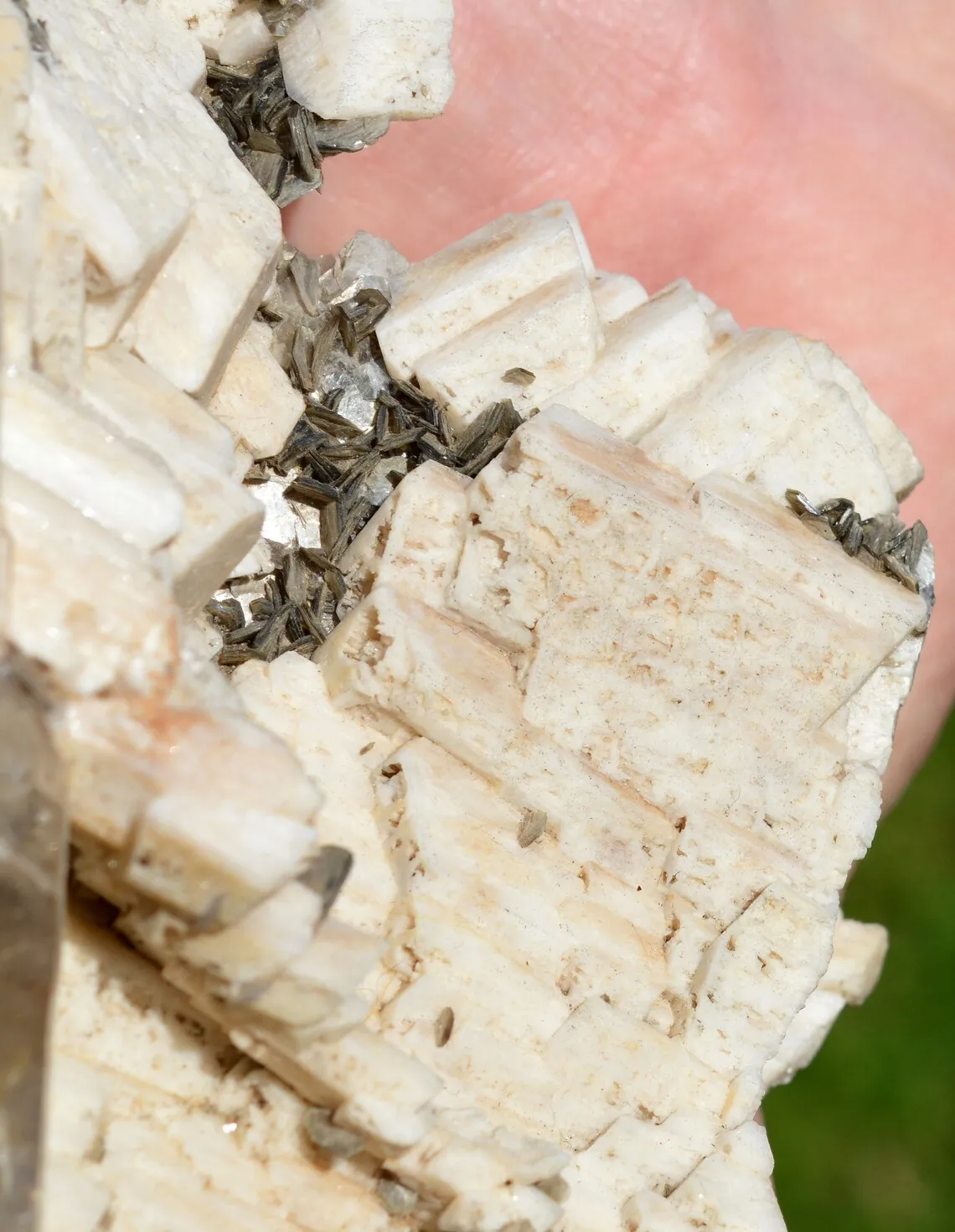 Smoky Quartz & Orthoclase Muscovite 1840 grams - Linópolis, Minas Gerais, Brazil - image 5