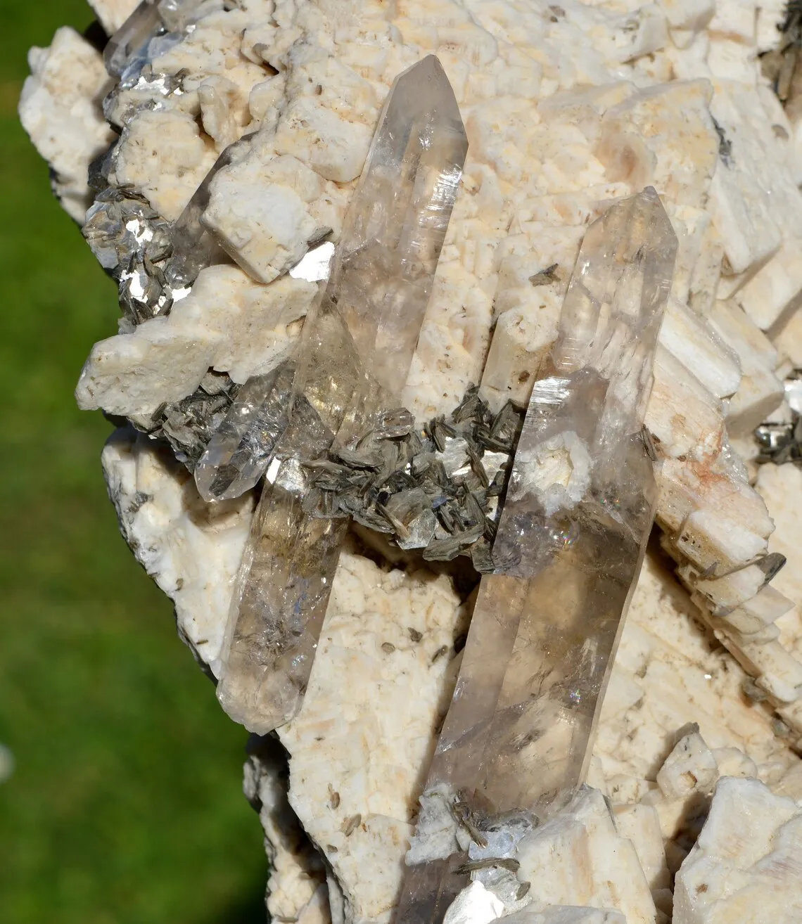Smoky Quartz & Orthoclase Muscovite 1840 grams - Linópolis, Minas Gerais, Brazil - image 4