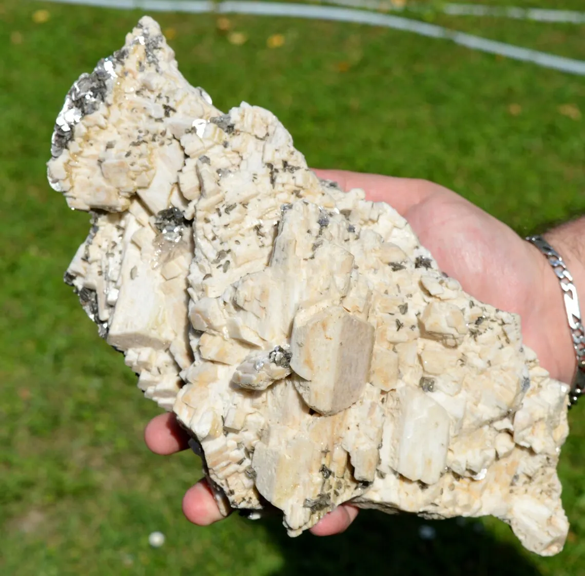 Smoky Quartz & Orthoclase Muscovite 1840 grams - Linópolis, Minas Gerais, Brazil - image 2