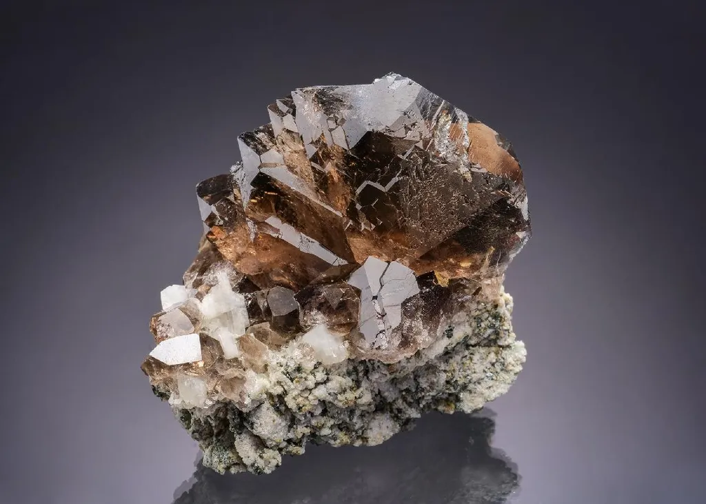 Smoky Quartz var. GWINDEL image