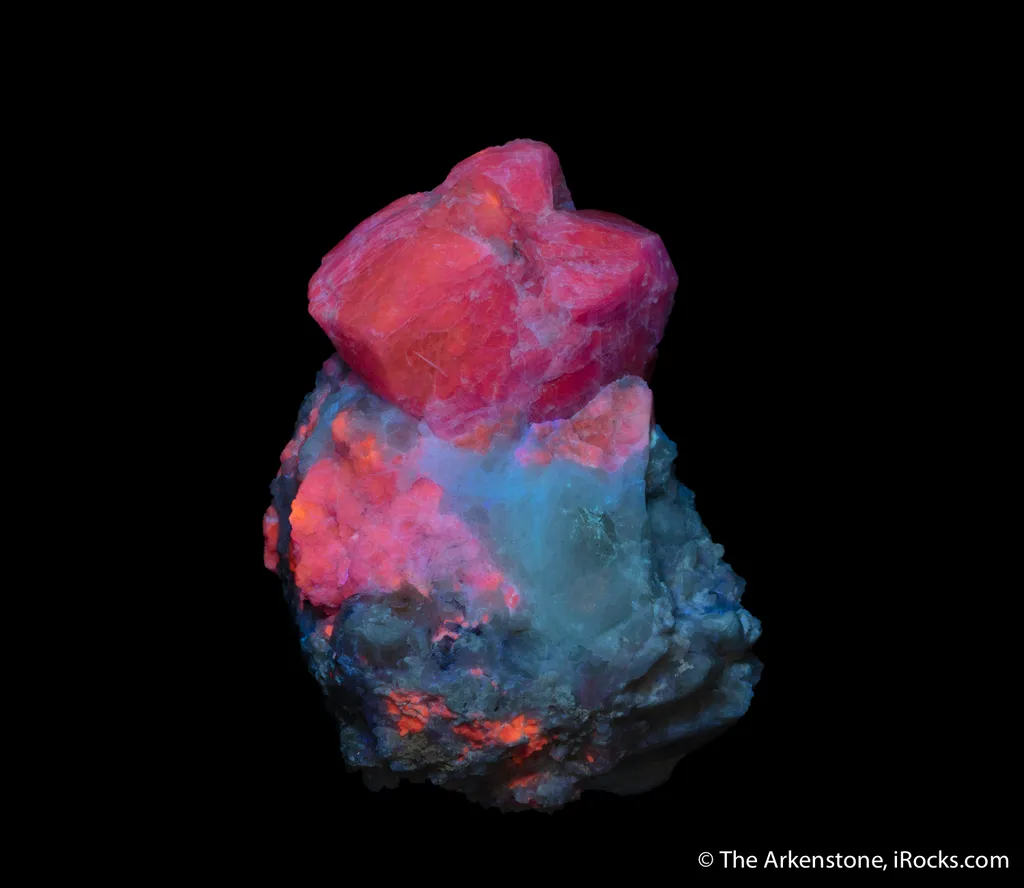Sodalite var. Hackmanite - image 5
