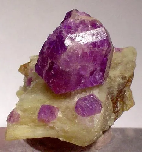 Sodalite (Var: Hackmanite), Winchite image