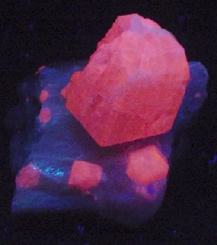 Sodalite (Var: Hackmanite), Winchite - image 2
