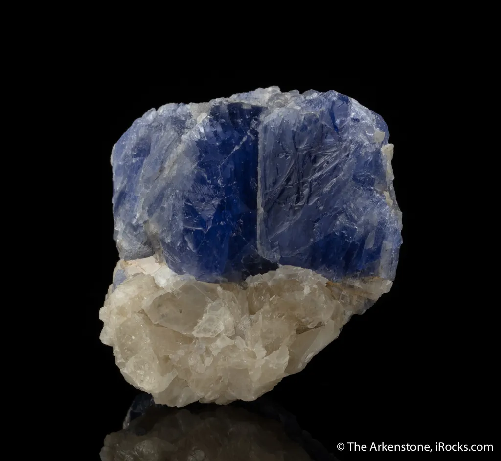 Sodalite with Calcite image