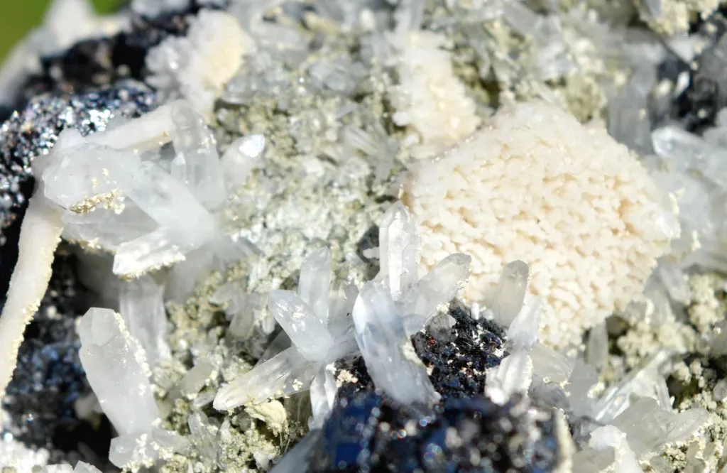 Spalerite var. Marmatite & Quartz calcite 1610 grams - Cavnic Mine, Cavnic, Maramureș, Romania - image 5