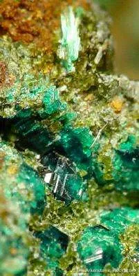 Spangolite, Malachite - image 2