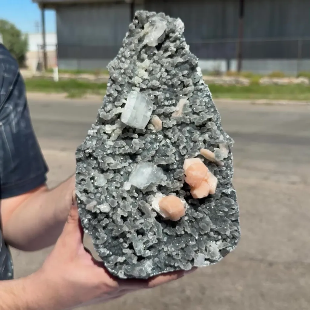 Sparkling Black Chalcedony Plate with Stilbite & Cubic Apophyllite – Rare Cabinet Mineral Specimen from Nashik - image 2
