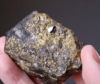 Sperrylite in Chalcopyrite