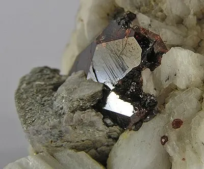 Spessartine, Albite - image 2