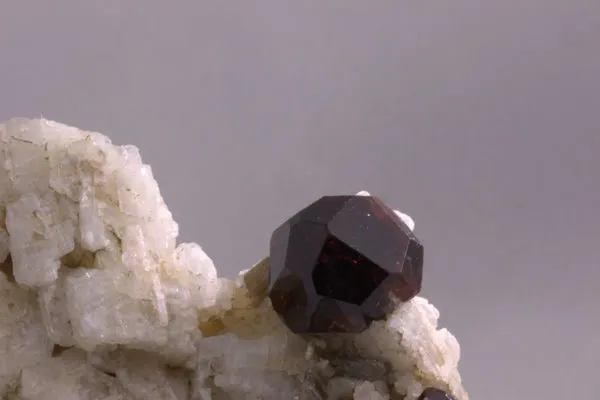 Spessartine, Albite image