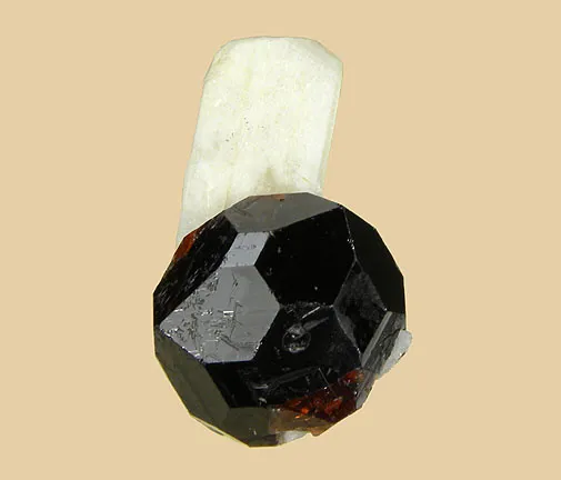 Spessartine, Albite (Var: Pericline) image