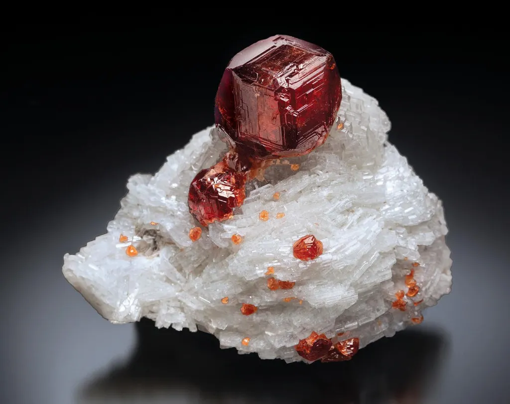 Spessartine, Cleavelandite image