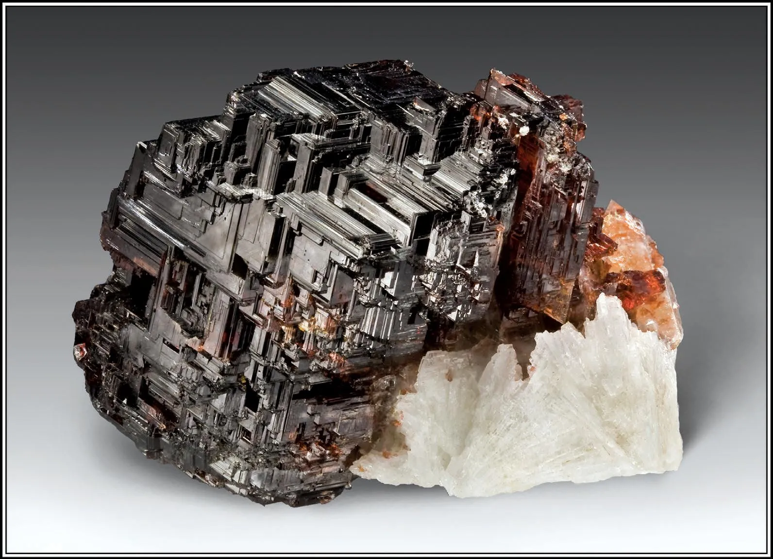 Spessartine, Cleavelandite (Albite), Quartz - image 1