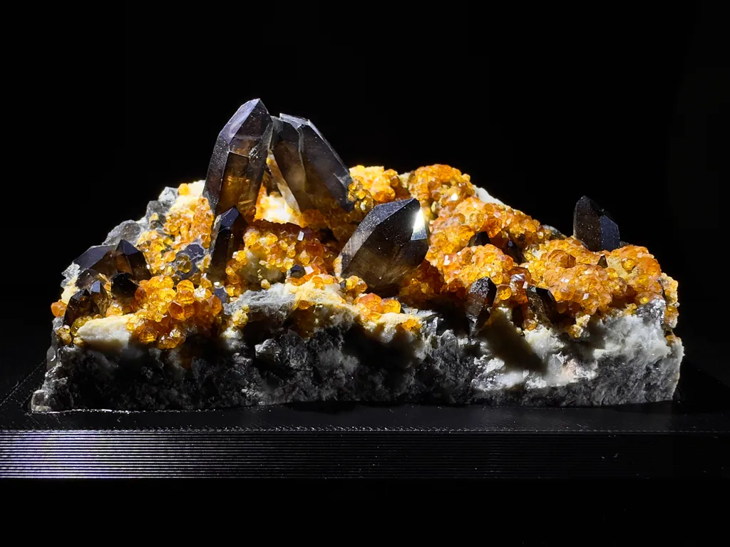 Spessartine from China, Fujian, Yunxiao Co., Tongbei, Wushan Spessartine Mine image