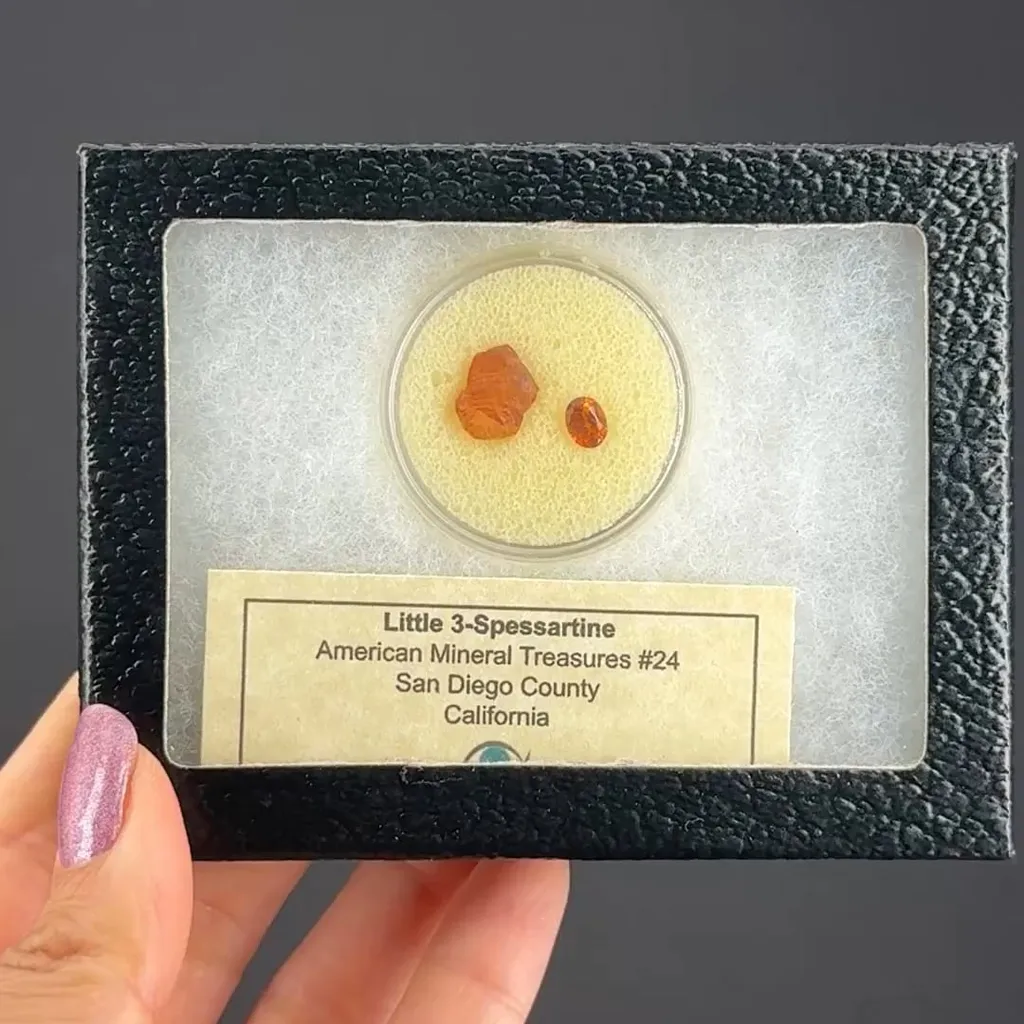 Spessartine Garnet (Rough & Cut set) - image 2