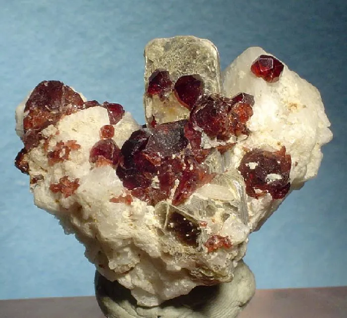 Spessartine, Muscovite, Albite image