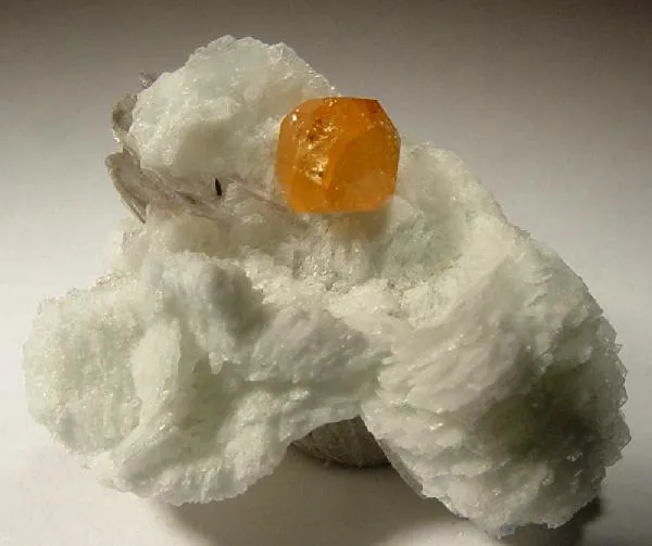 Spessartine, Muscovite, Albite (Var: Cleavelandite) image