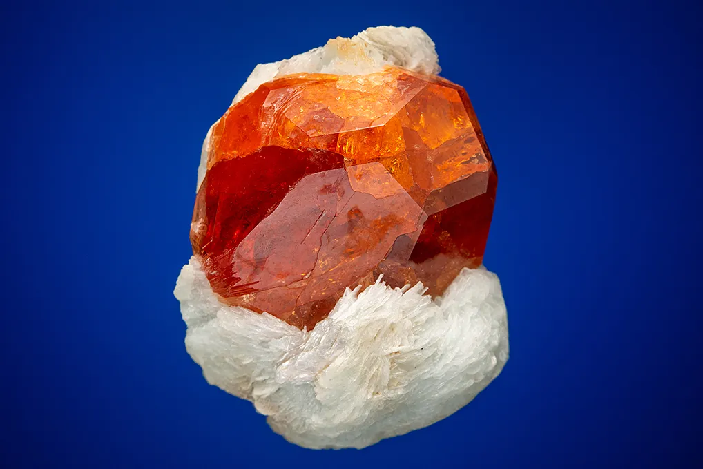 Spessartine on Albite var. Cleavelandite image