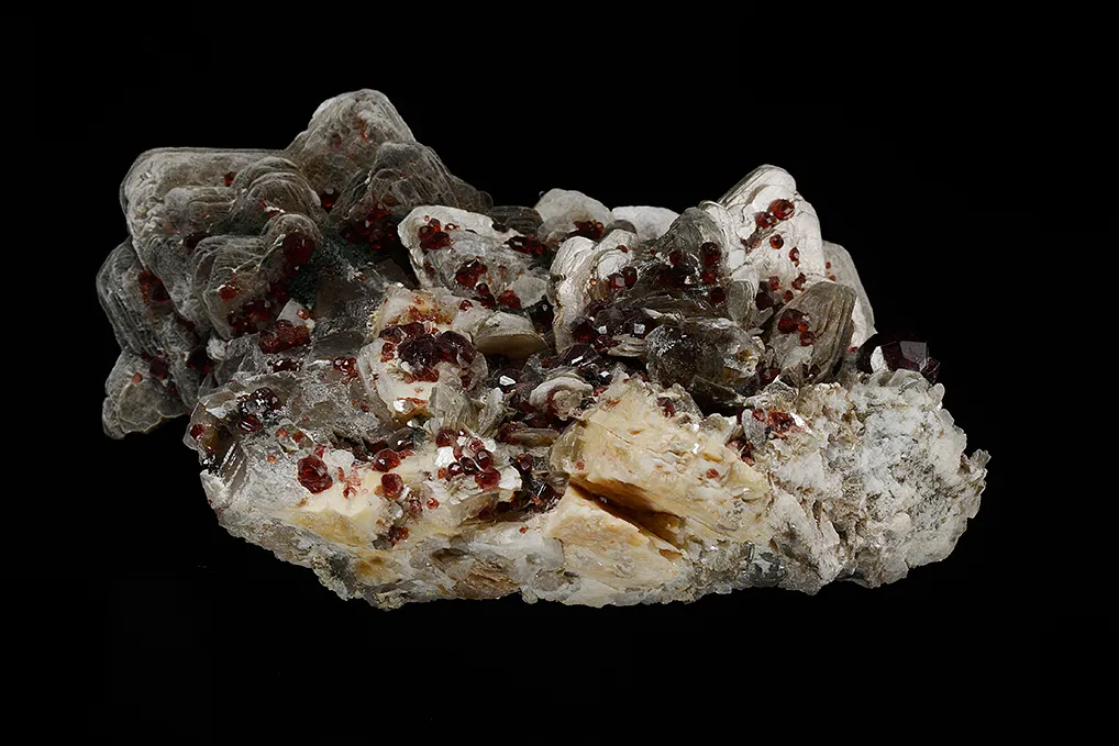 Spessartine on Muscovite - image 4