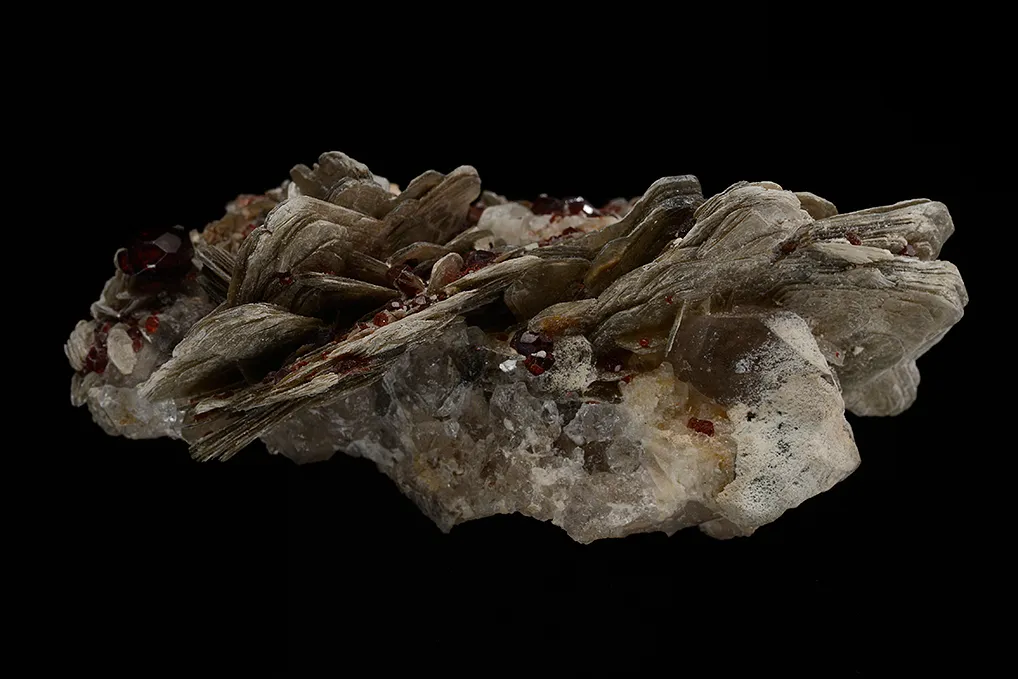 Spessartine on Muscovite - image 5