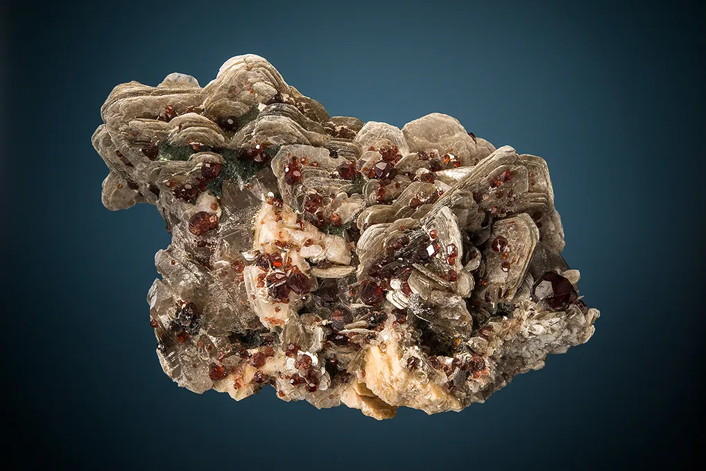 Spessartine on Muscovite - image 2