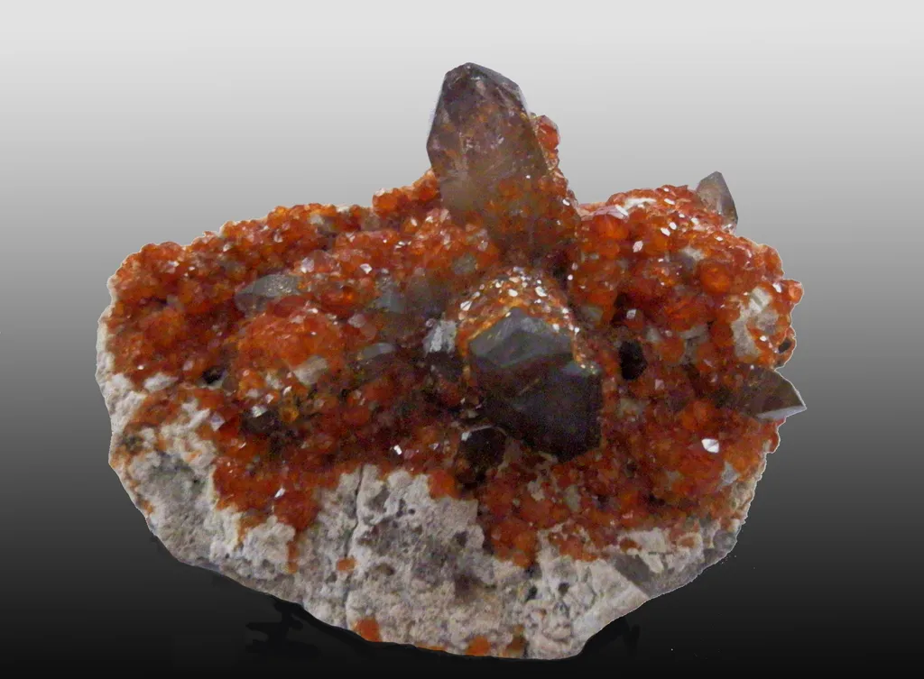 Spessartine / Quartz: Chine image