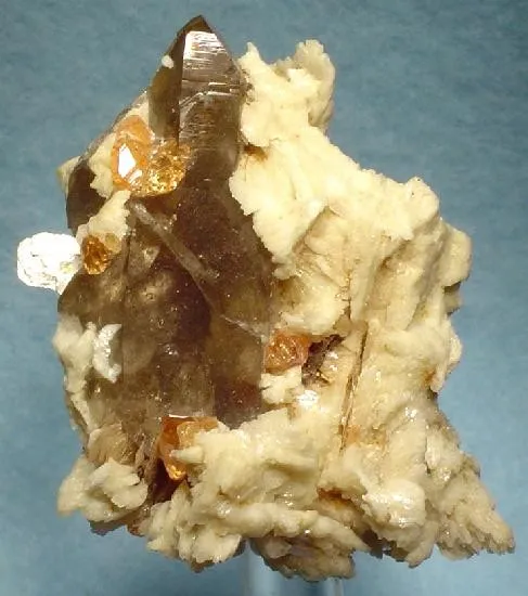 Spessartine, Quartz (Var: Smoky Quartz), Albite, Muscovite image