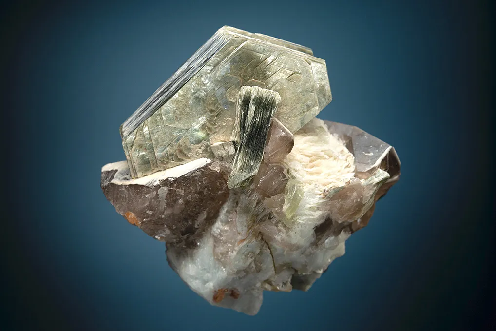 Spessartine with Muscovite and Quartz var. Smoky on Albite var. Cleavelandite - image 4