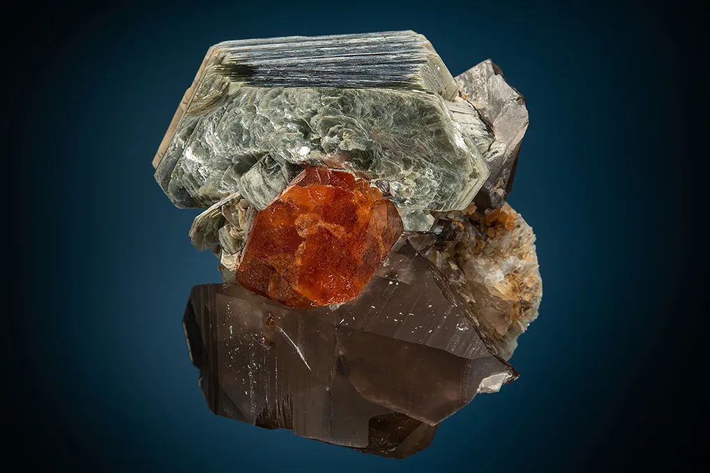Spessartine with Muscovite and Quartz var. Smoky on Albite var. Cleavelandite - image 2