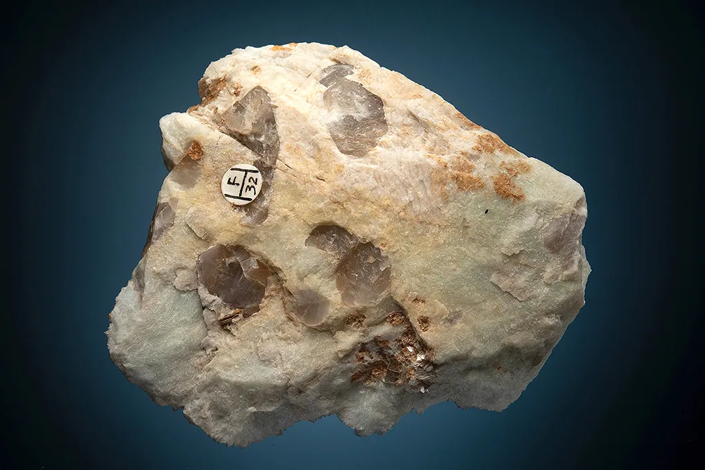 Spessartine with Quartz var. Smoky on Albite var. Cleavelandite - image 3