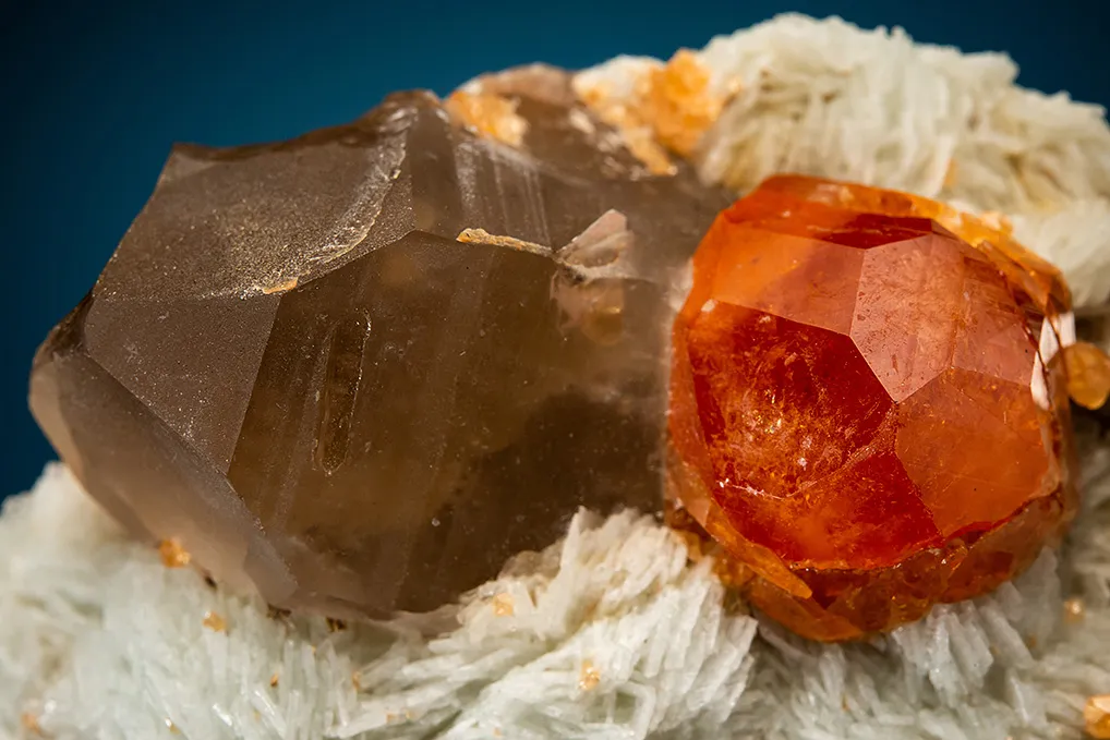 Spessartine with Quartz var. Smoky on Albite var. Cleavelandite - image 2