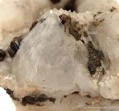 Sphalerite and Calcite on Quartz - image 3