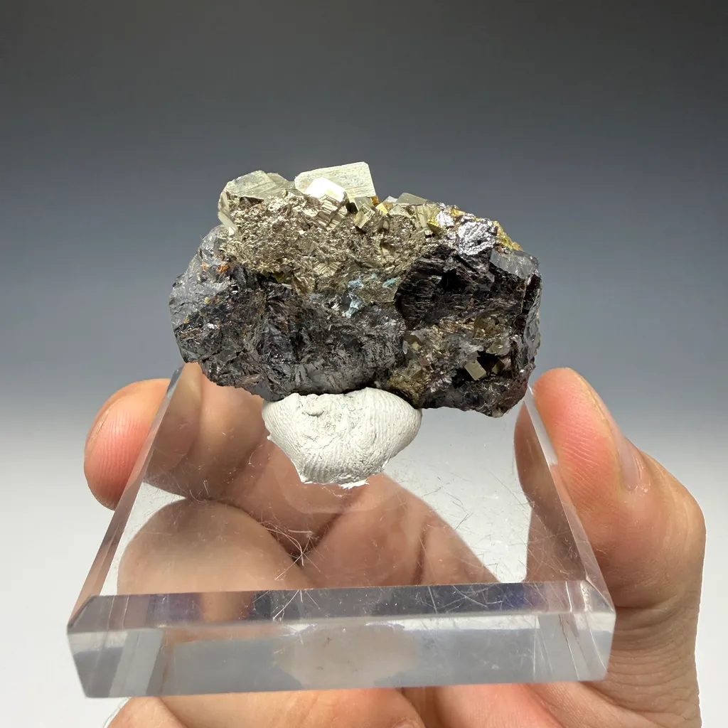 Sphalerite and Pyrite - image 4