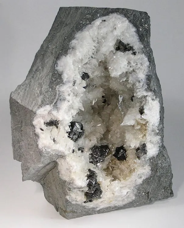 Sphalerite, Calcite image