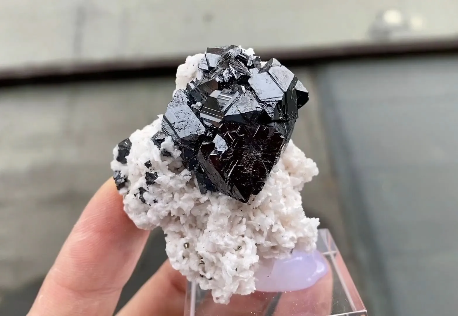 Sphalerite on Aragonite - image 5