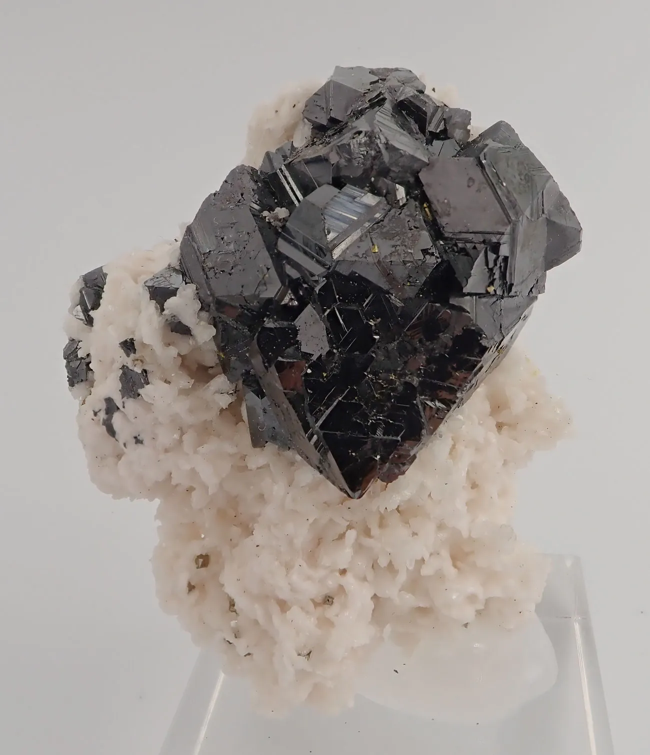 Sphalerite on Aragonite - image 2