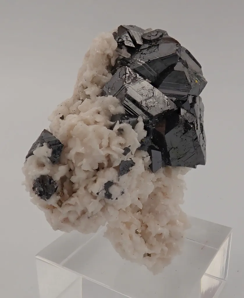 Sphalerite on Aragonite image