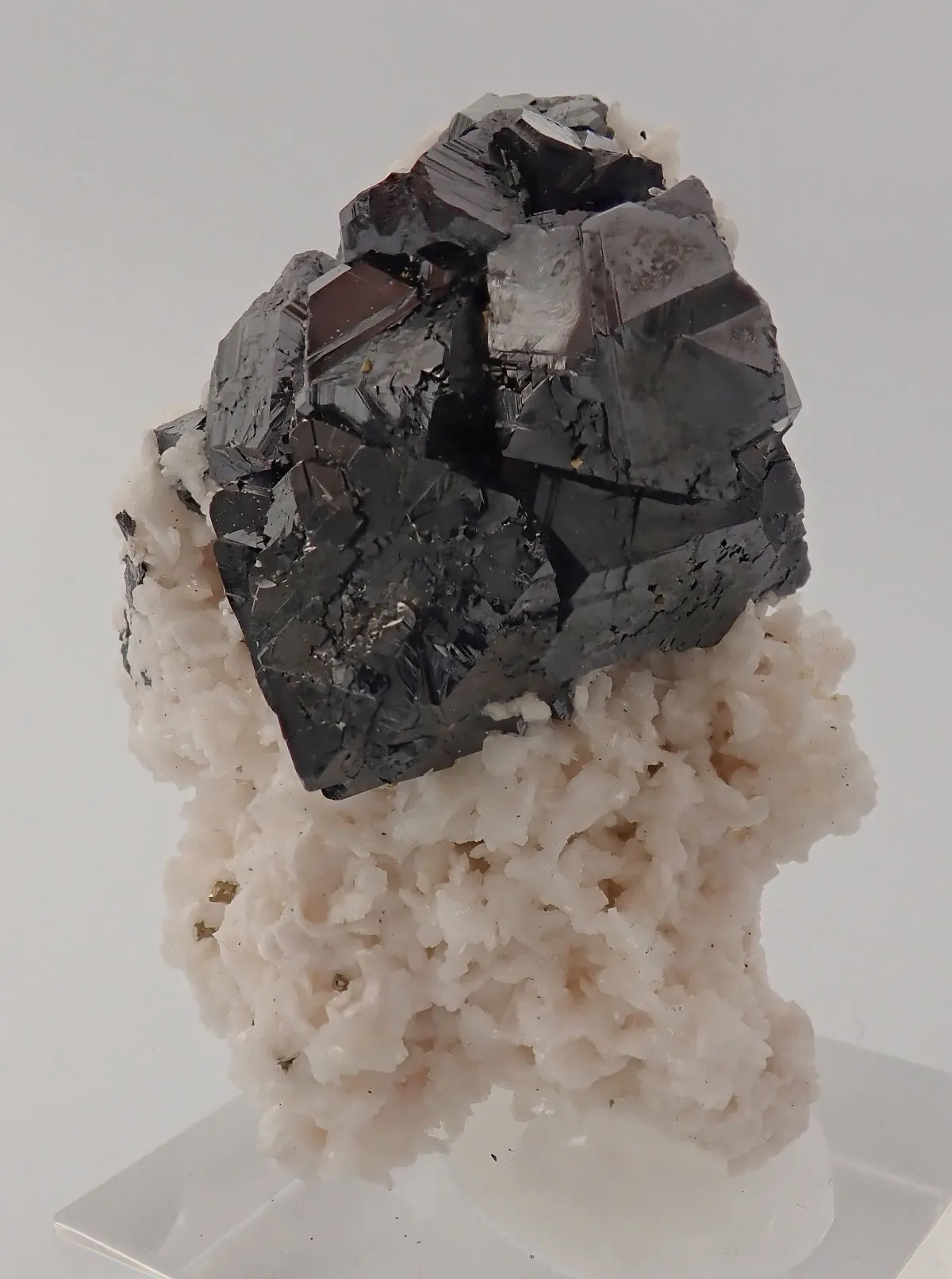 Sphalerite on Aragonite - image 4