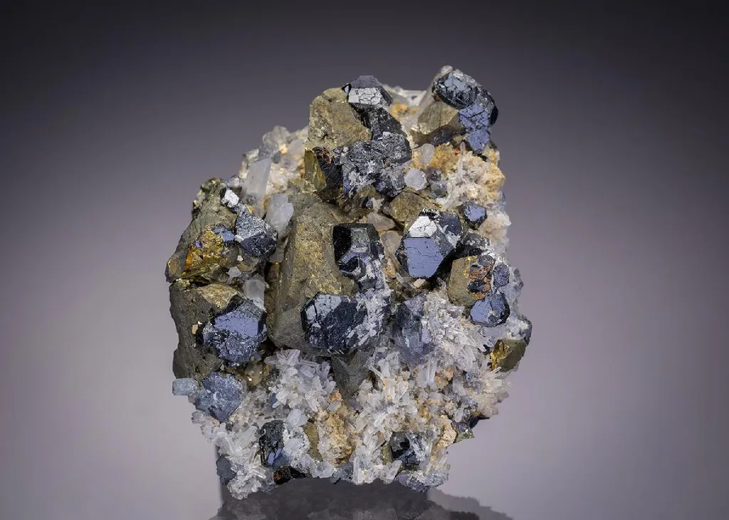 Sphalerite on Chalcopyrite with Quartz image