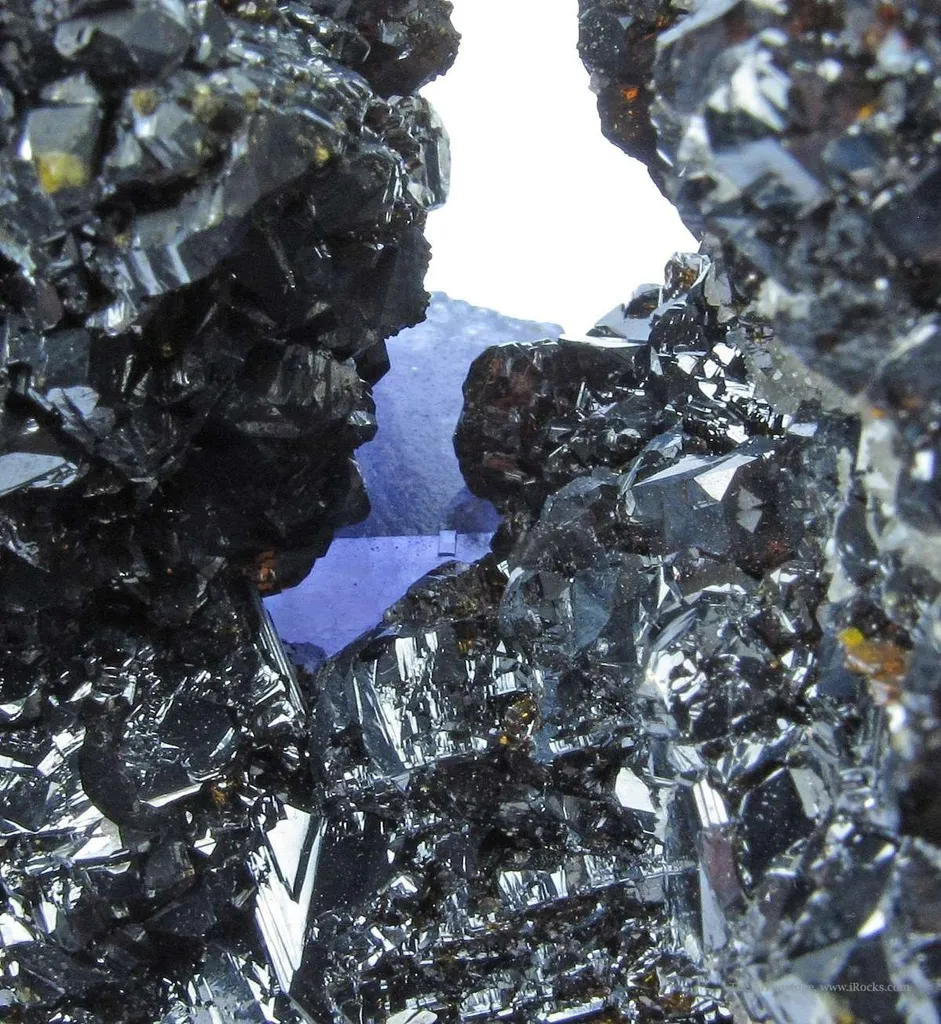 Sphalerite on Fluorite - image 3