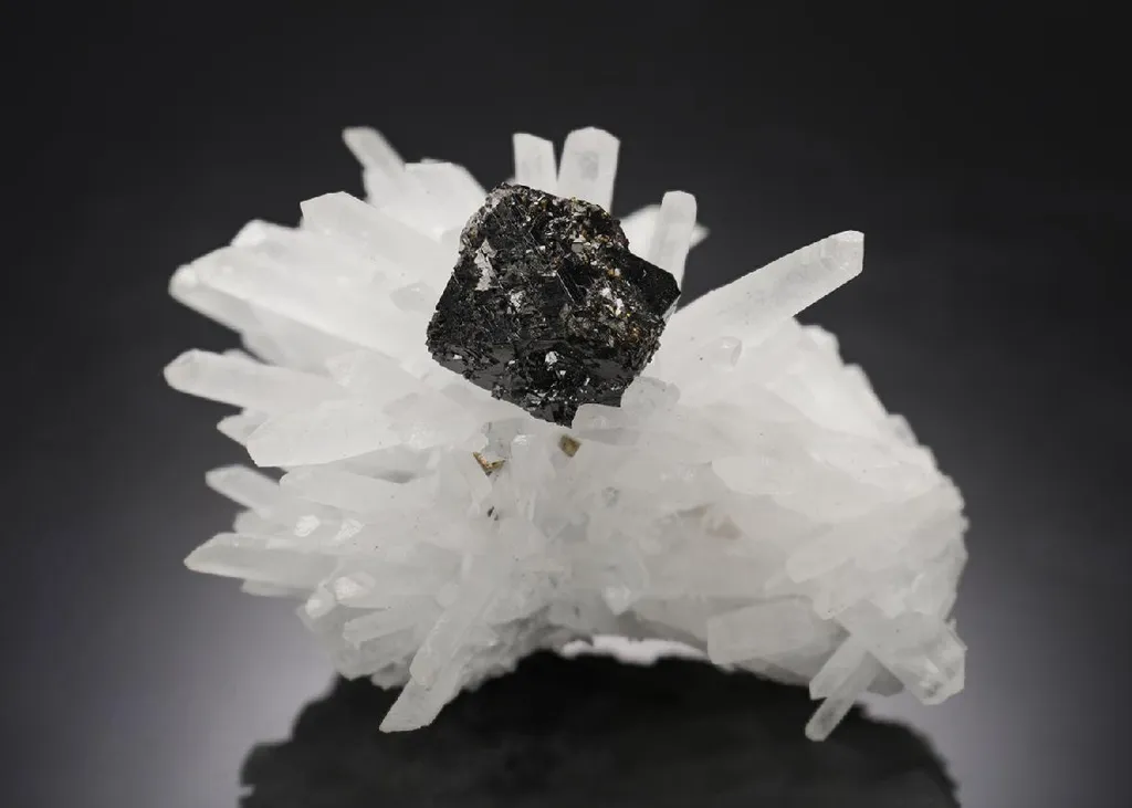 Sphalerite on Quartz image