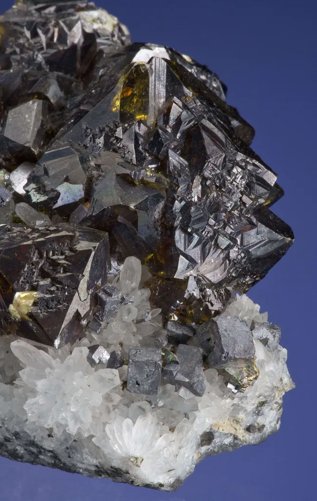 Sphalerite on Quartz - image 4