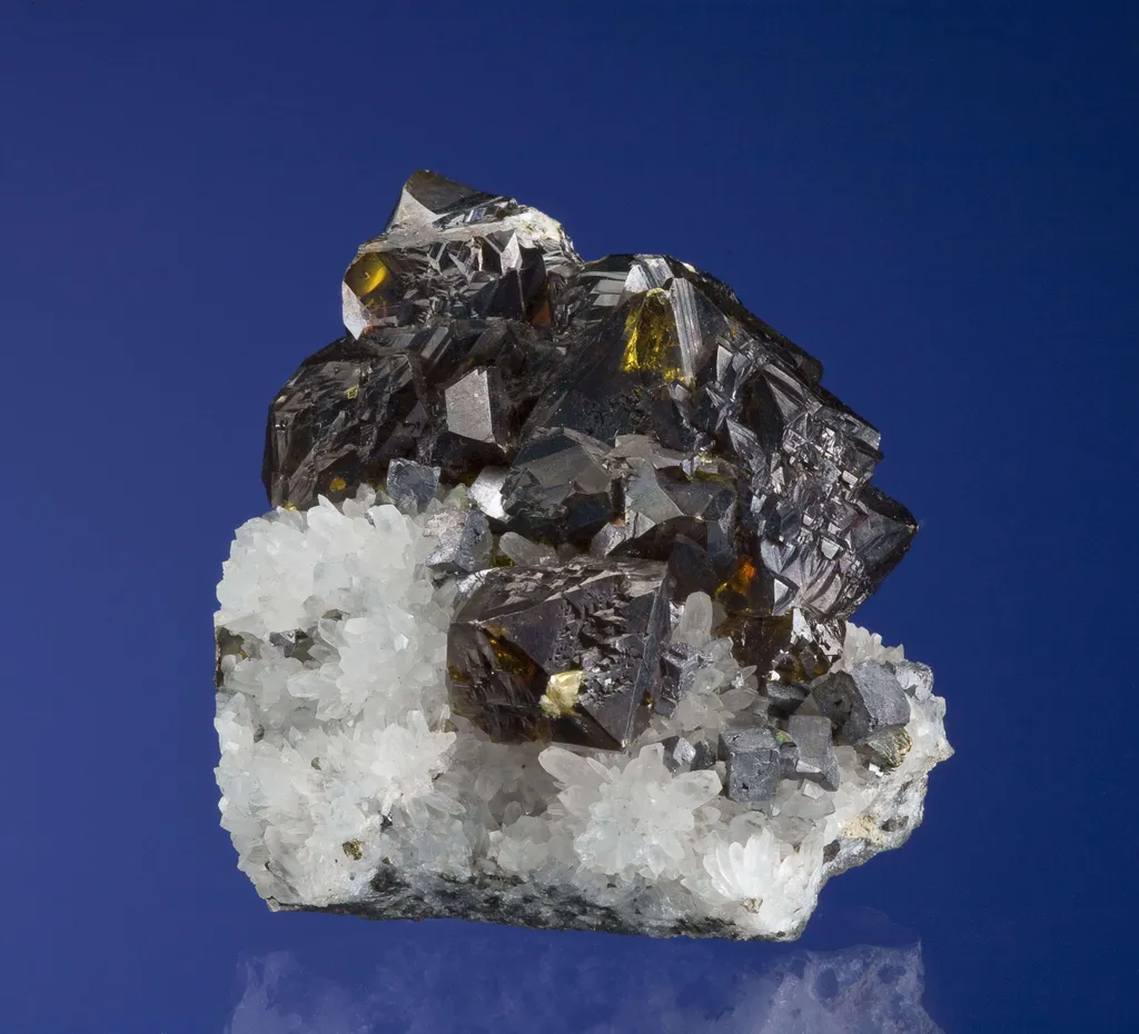 Sphalerite on Quartz - image 3