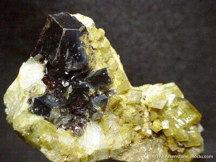 Sphalerite on Siderite on Quartz - image 5
