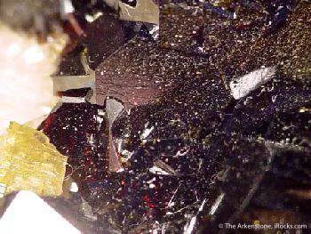 Sphalerite on Siderite on Quartz - image 4